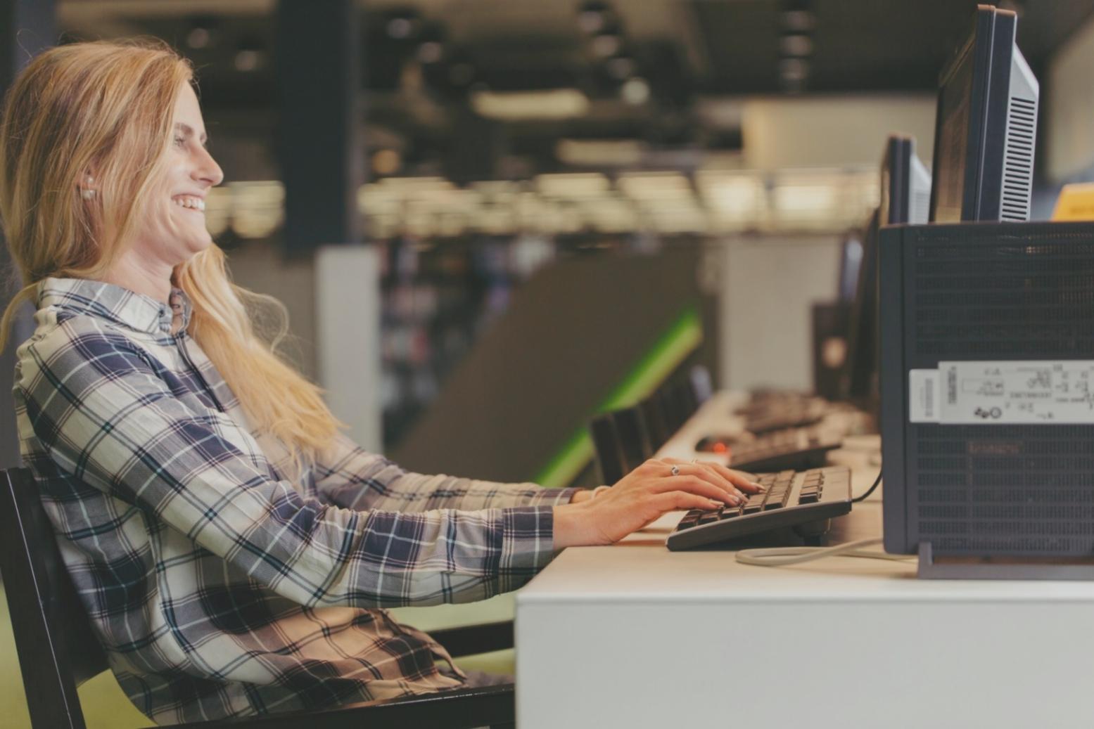 Espace de formation avec tableaux d'analyse financière