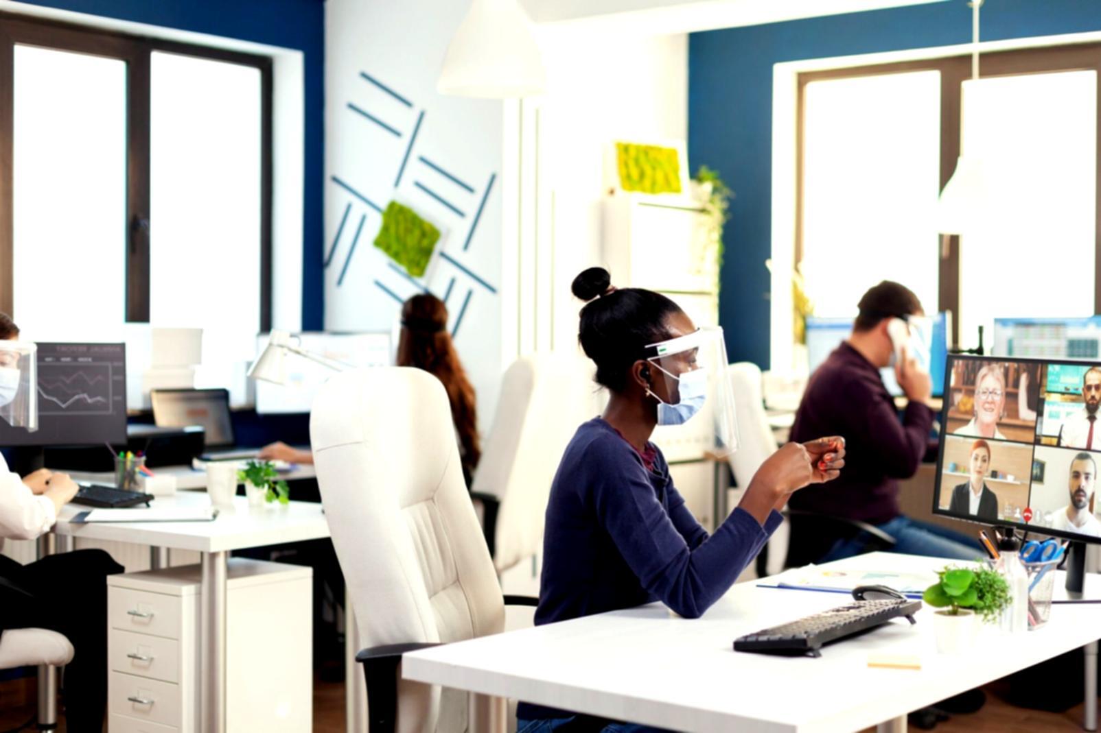 Salle de formation équipée pour analyse financière